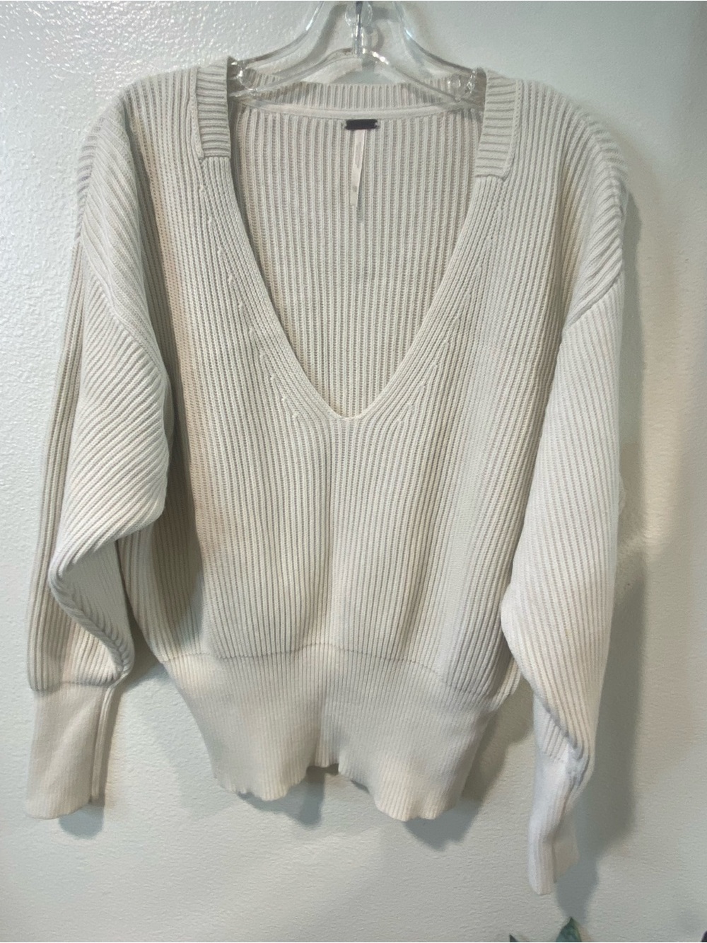 Lululemon Women's Cream V-Neck Ribbed Sweater size XS